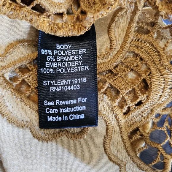 Altar'd State Women's Gold Velvet  Halter Top W/crochet Hemline Size M - Picture 12 of 13